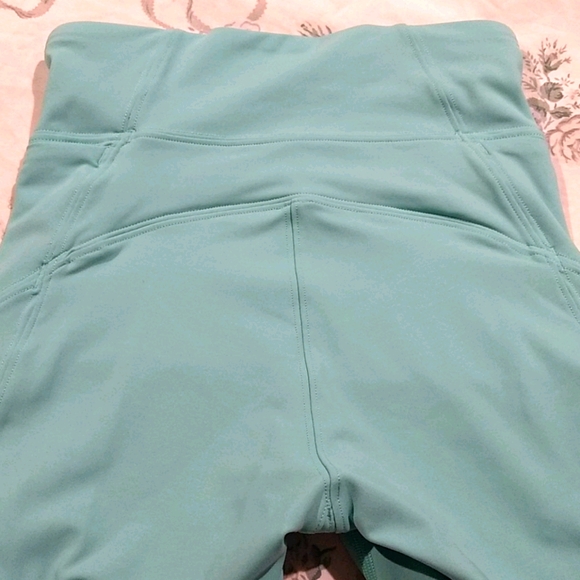NWOT Lululemon On Pace Short *10" - Picture 9 of 12